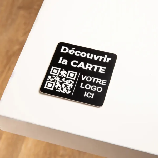 Plaque QR Code carrée gravée avec logo personnalisé