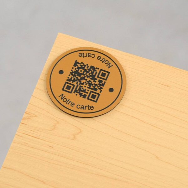 Plaque QR code gravée ronde avec phrase