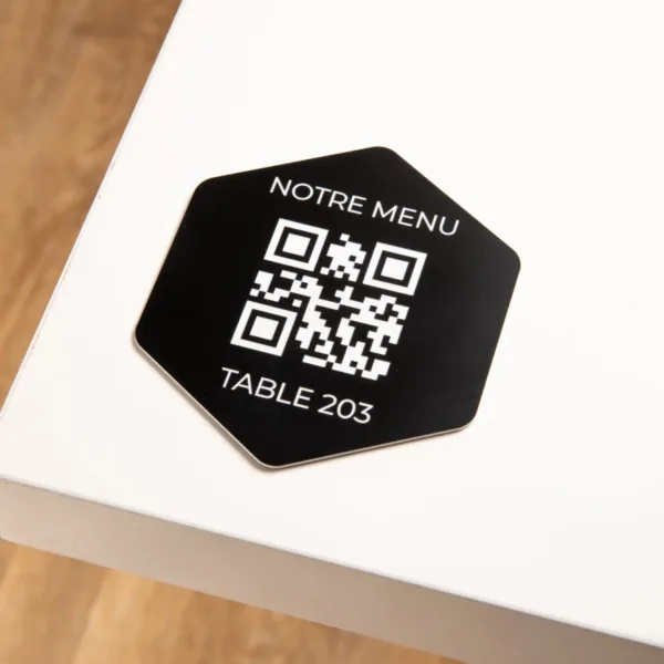Plaque QR code hexagonal avec numéro de table