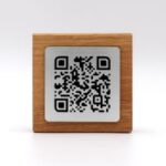 Aspect inox - Totem - QR Code - Carré - Bois - Image 2